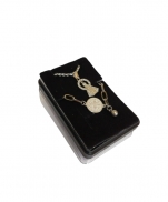 KIT CORRENTE COM PULSEIRA N SRA APARECIDA E SÃO BENTO AÇO INOX COM STRASS